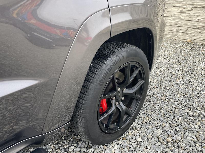 Jeep Grand Cherokee 6.4i 480PS HEMI SRT CZ 78000KM - fotka 32 z 187