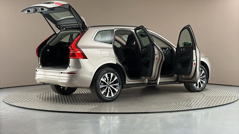 Volvo XC60 2.0 B4 AUT AWD Core - fotka 6 z 28