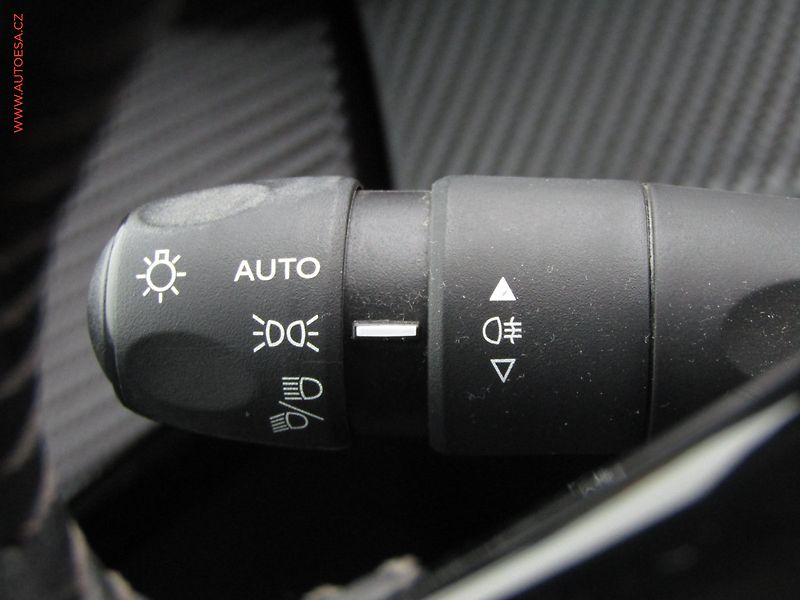 Peugeot 208 (2019) 1.2 T, 1.maj,ČR, Active - fotka 12 z 19