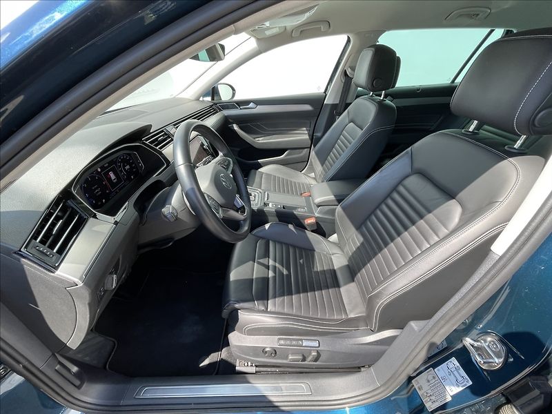 Volkswagen Passat Variant 2,0 TDI DSG Elegance ACC+LED - fotka 4 z 21