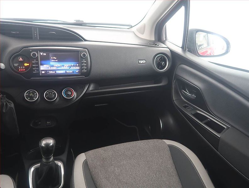 Toyota Yaris (2019) Y20 1.5 Dual VVT-i, Serv.kniha - fotka 8 z 14