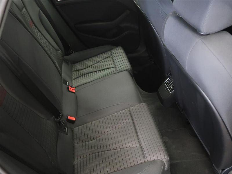 Audi A3 2,0 TDI S-line 1.majitel - fotka 14 z 38