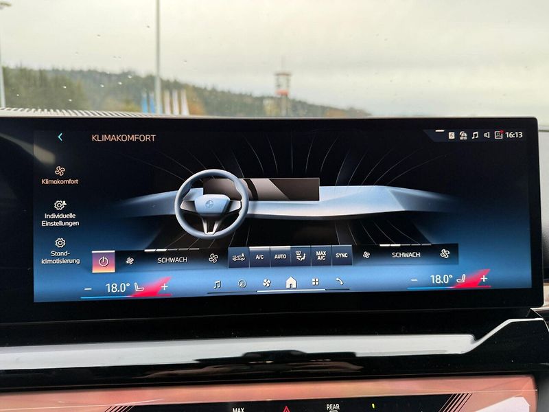 BMW i5 eDrive40 360 HuD ACC Venti - fotka 11 z 13