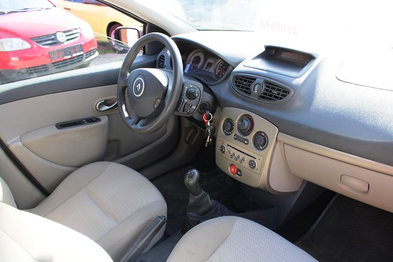 Renault Clio (2008) 1,2i KLIMA EL.OKNA TEMPOMAT - fotka 14 z 16