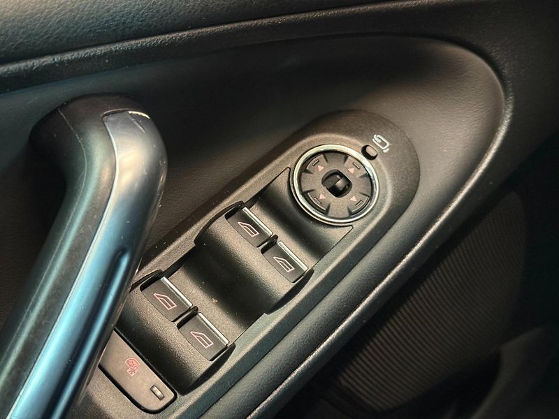 Ford S-MAX (2014) 2.2 TDCi 147kW Titanium, tažné - fotka 13 z 24