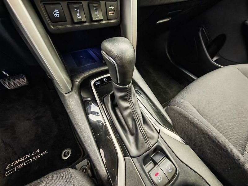 Toyota Corolla Cross 1.8 Hybrid Style - fotka 36 z 39
