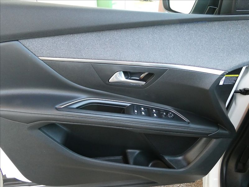 Peugeot 5008 1,6 133kW ALLURE 1.maj,servisk - fotka 34 z 49