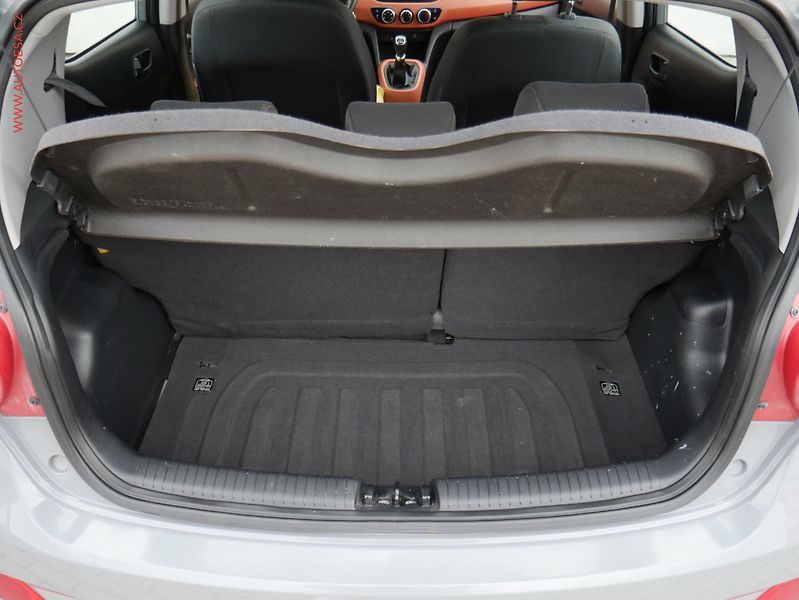 Hyundai i10 (2014) 1.0i, ČR, AC, temp - fotka 7 z 18