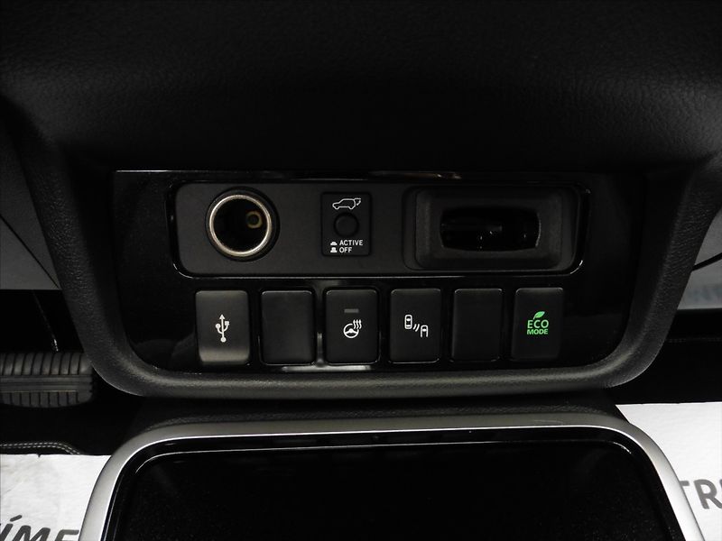 Mitsubishi Outlander 2,4 PHEV Instyle+ 1.maj. - fotka 16 z 19