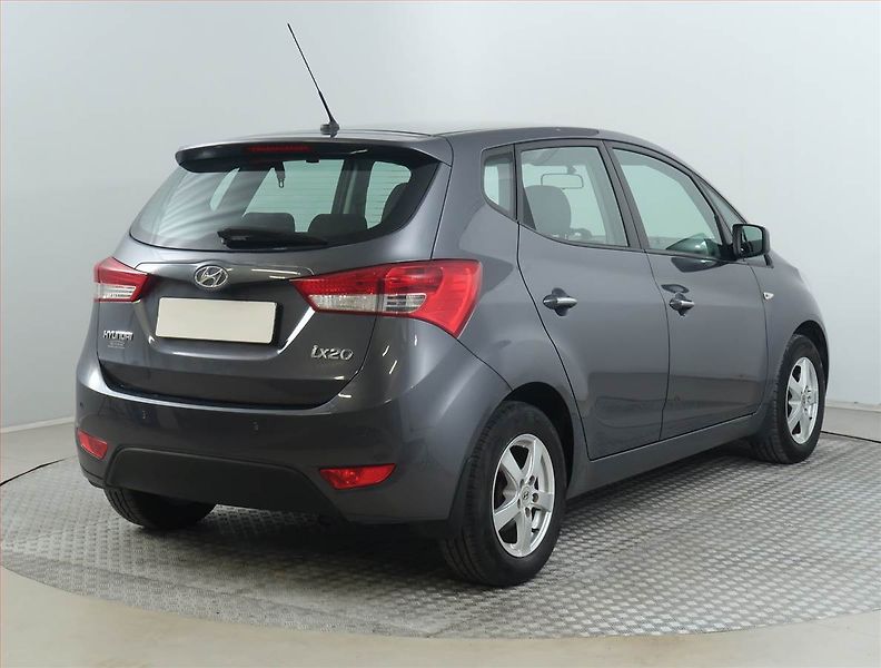 Hyundai ix20 (2016) 1.6 CVVT, Park. senzory - fotka 5 z 14