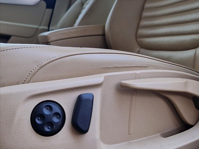 Volkswagen Passat 2,0 TDi 4MOTION KŮŽE KAMERA - fotka 37 z 37