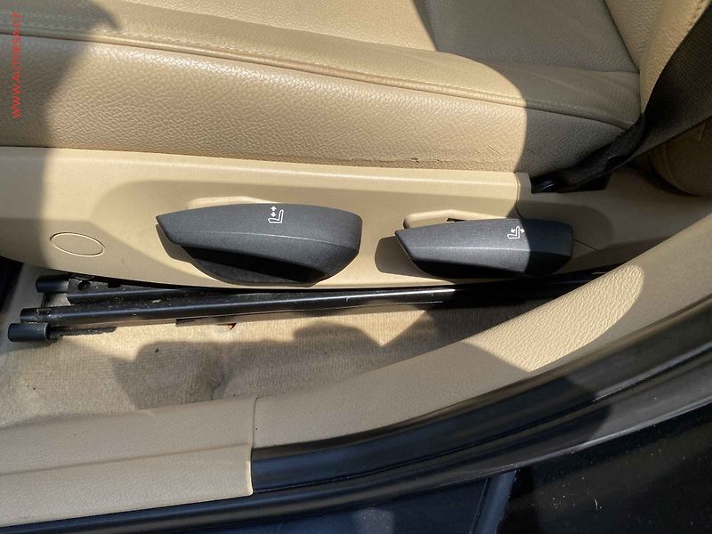 BMW X1 (2021) 2.0i sDrive18i, AC, výhřev - fotka 14 z 16