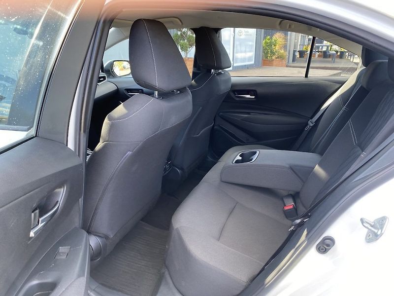 Toyota Corolla 1.6i, ČR-1m, Comfort, tažné - fotka 11 z 33