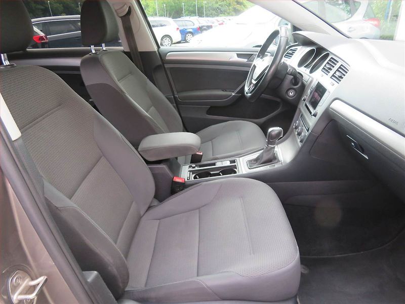 Volkswagen Golf (2016) 1.6 TDI, Automat, Serv.kniha - fotka 9 z 17