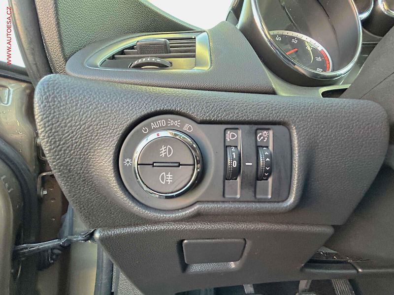 Opel Astra (2012) 1.4 16V, Klima - fotka 13 z 15