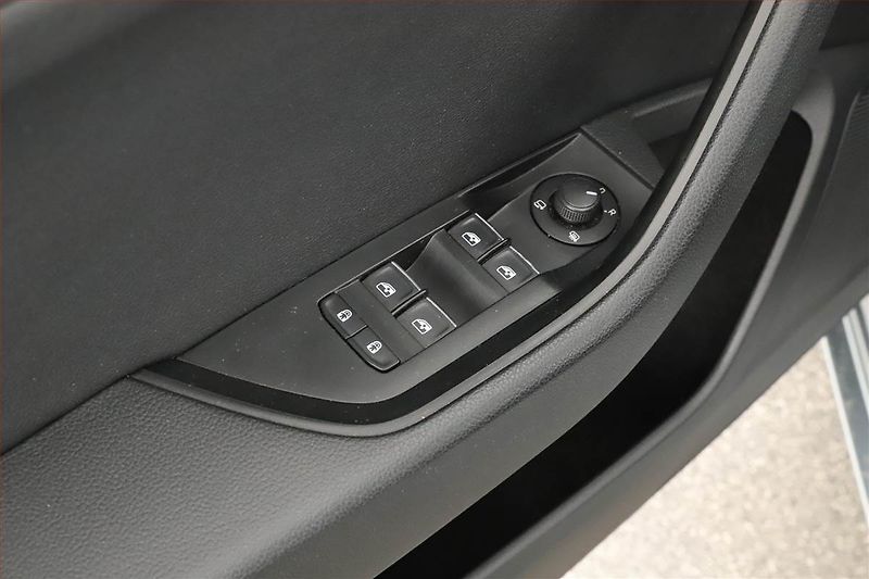 Škoda Superb (2019) 2.0 TDI, Automat, Kůže, Navi - fotka 9 z 20