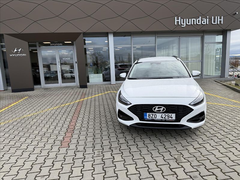 Hyundai i30 1,6 T-GDI DCT  GO CZECH - fotka 8 z 12
