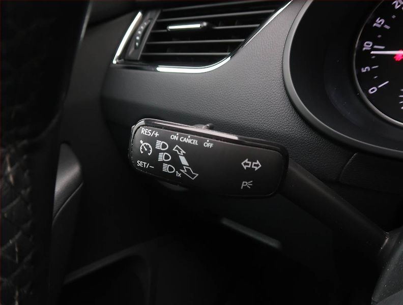 Škoda Octavia (2015) 1.6 TDI, Xenony, Tempomat - fotka 16 z 22
