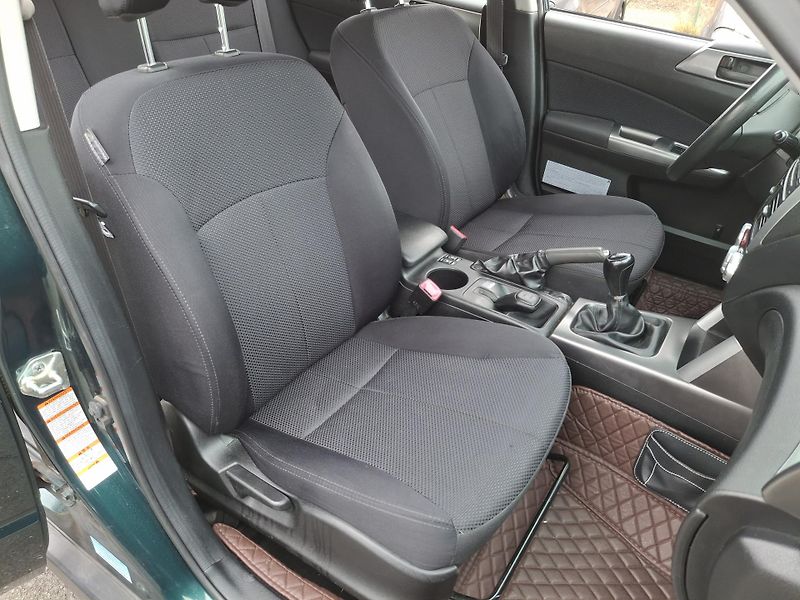 Subaru Forester 2.0 110 kw 4x4 Rezervace - fotka 30 z 38