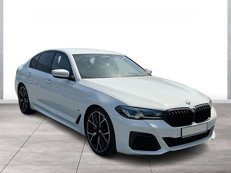 BMW Řada 5 M550i xDrive Laser HuD Venti - fotka 3 z 12