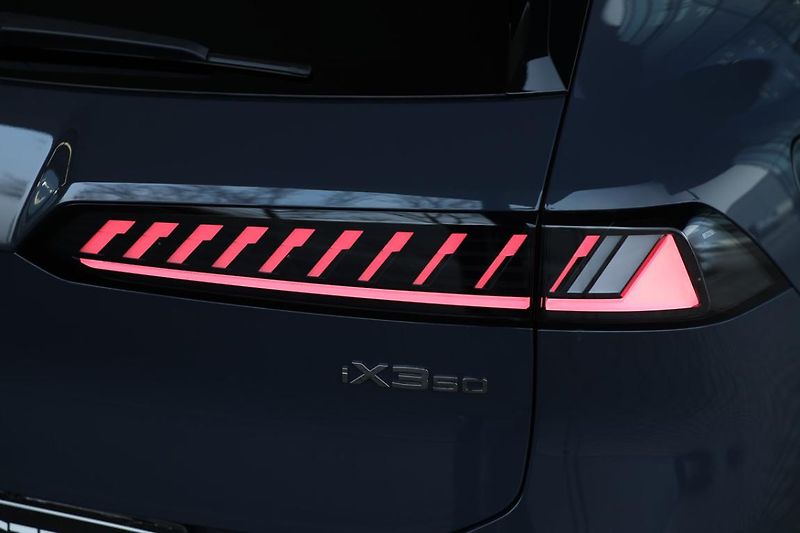 BMW iX3 50 xDrive - fotka 17 z 18