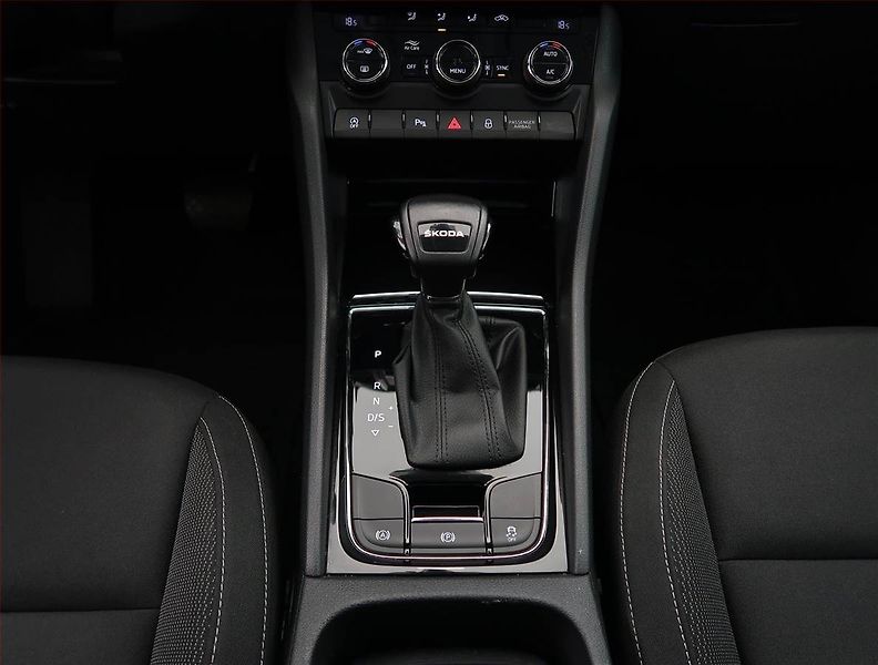 Škoda Karoq (2023) 2.0 TDI, digi klima - fotka 13 z 25