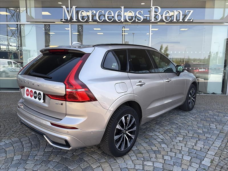 Volvo XC60 2,0   B4 AWD Dark PLUS - fotka 24 z 32