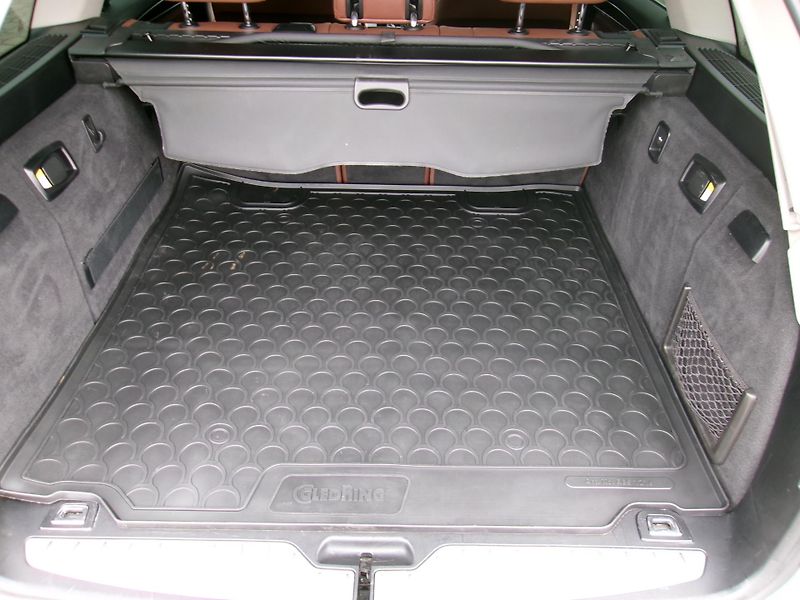 BMW Řada 5 (2010) 520d combi  - fotka 28 z 28