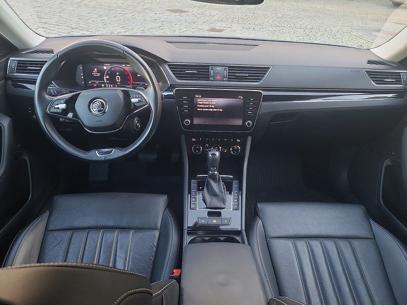 Škoda Superb Combi 2.0 TDI DSG - fotka 3 z 69