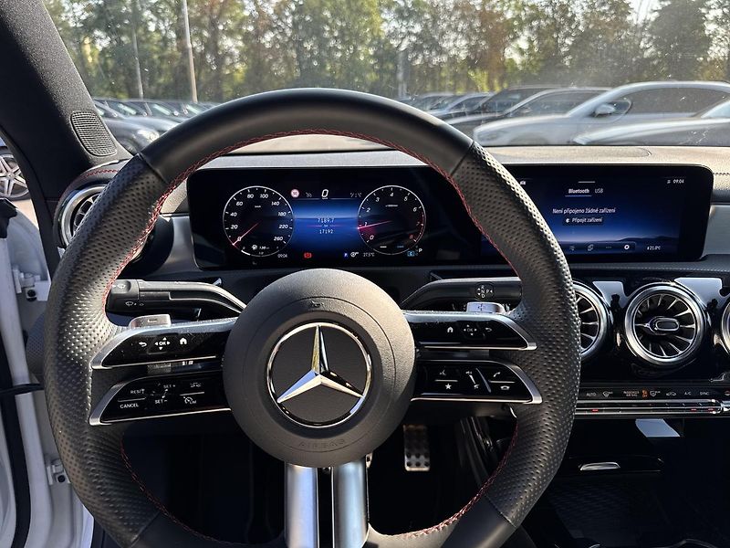 Mercedes-Benz CLA 200 kupé CZ, 1. majitel - fotka 10 z 15