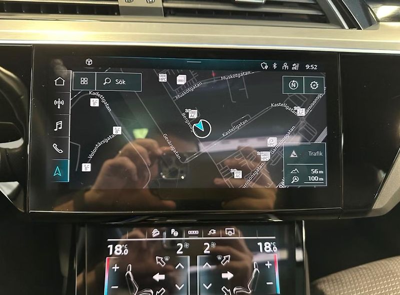 Audi Q8 e-tron 55 Sportback Q 360 Matrix Pano - fotka 17 z 24