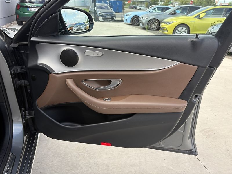 Mercedes-Benz Třídy E 2,0 220 d - fotka 26 z 28