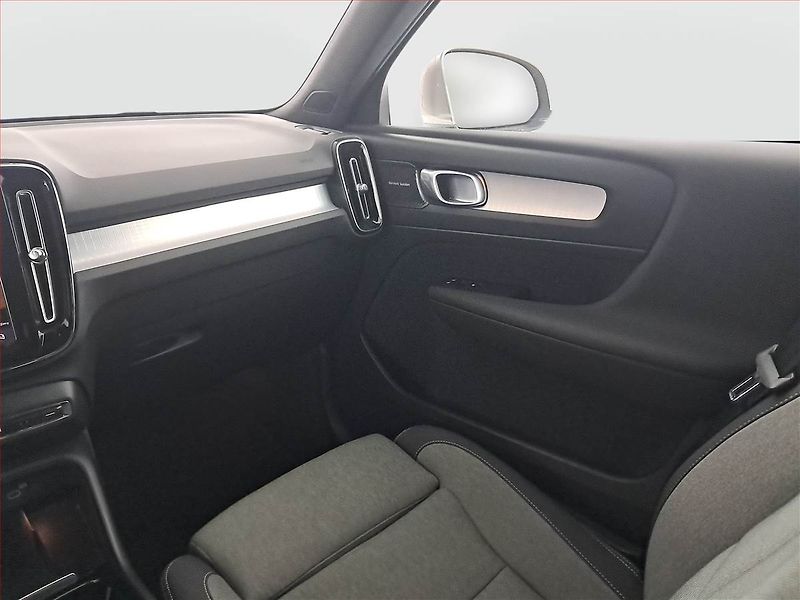 Volvo XC40 (2022) Plus B3 - fotka 8 z 22