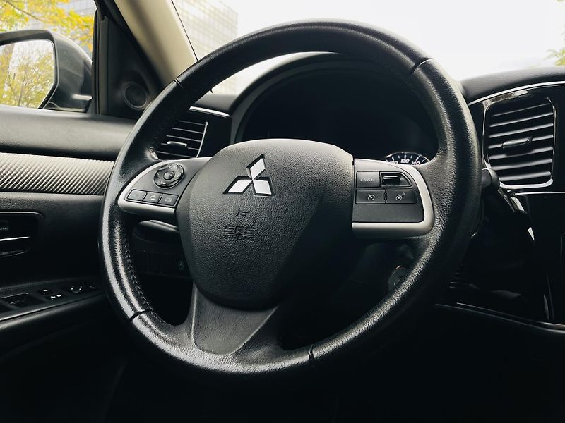 Mitsubishi Outlander 2.0i MANUÁL 1.MAJITEL TAŽNÉ - fotka 34 z 44