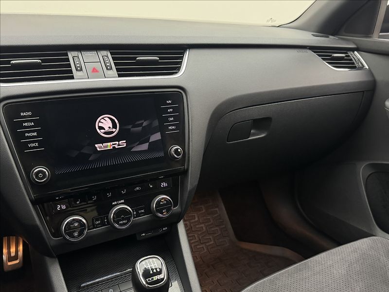 Škoda Octavia 2,0 135kW RS CHALLENGE 1MAJ ČR - fotka 15 z 43