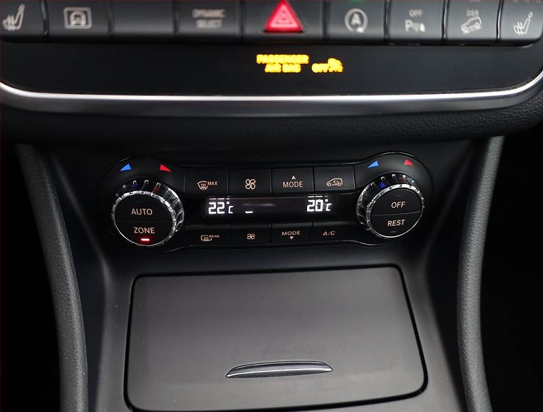Mercedes-Benz GLA (2016) 200 CDI 4MATIC, 4X4 - fotka 11 z 21