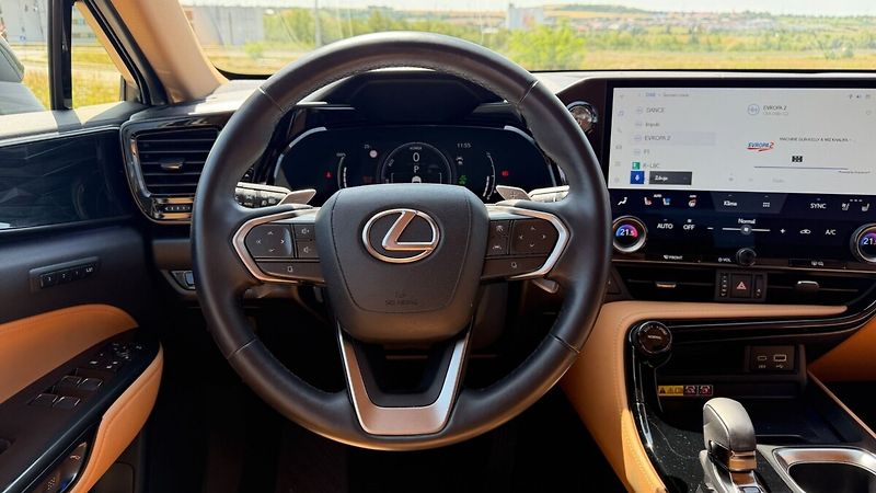 Lexus NX 450h plus 450H+ 2,5 PHEV PRESTIGE - fotka 16 z 30