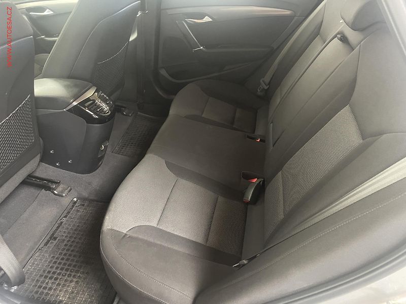 Hyundai i40 (2014) 1.7 CRDi, ČR, AC, TZ, park - fotka 10 z 16