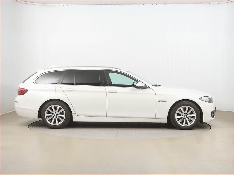 BMW Řada 5 (2015) 520d, Automat, Bi-Xenony - fotka 6 z 18