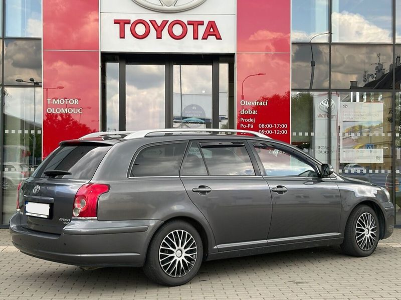 Toyota Avensis - fotka 3 z 13