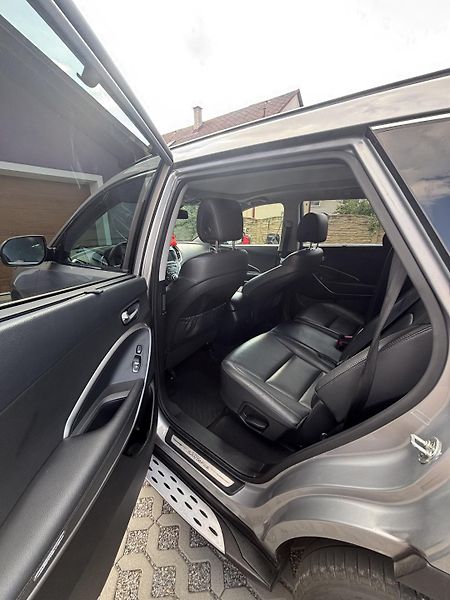 Hyundai Grand Santa Fe (2017) - fotka 8 z 8