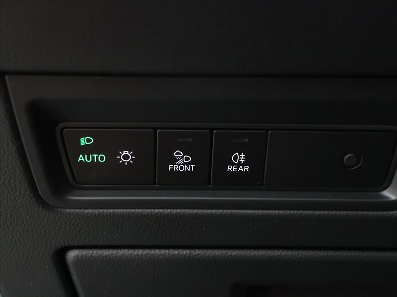 Volkswagen Touareg 3,0 TDI 210kW 4M LED DPH CZ - fotka 18 z 39