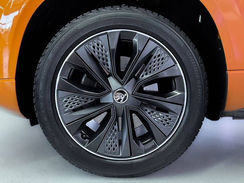 Škoda Karoq 1.5TSI DSG SPORTLINE EXCLUSIVE - fotka 9 z 26