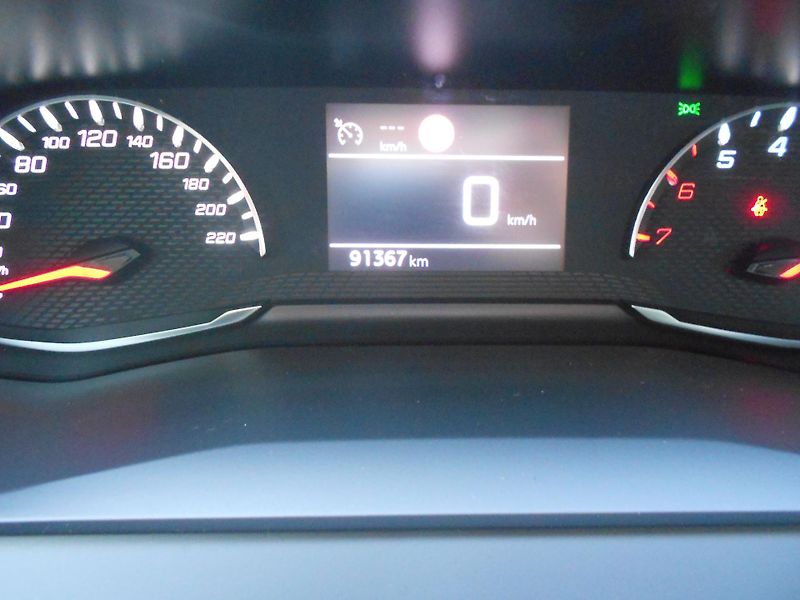 Peugeot 208 1,5HDi Allure ČR 1.maj DPH - fotka 9 z 11