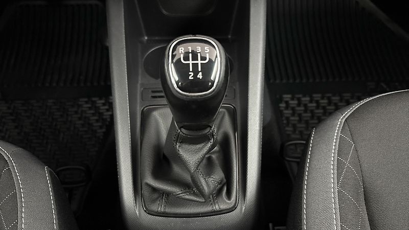 Škoda Fabia 1.0 TSI Ambition Combi - fotka 23 z 25