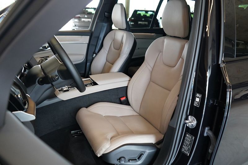 Volvo XC90 T8 PLUS Dark, Ventilace, 360° - fotka 19 z 50