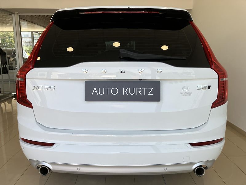 Volvo XC90 D5 AWD Momentum AT8, ČR - fotka 8 z 50