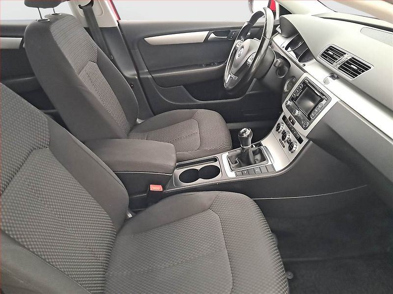 Volkswagen Passat (2014) 1.6 TDI, Serv.kniha, Navi - fotka 9 z 18