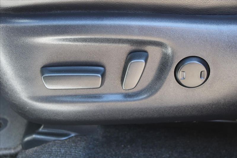 Toyota RAV4 2,0 D-4D  NOVÉ V ČR,TAŽNÉ - fotka 23 z 33