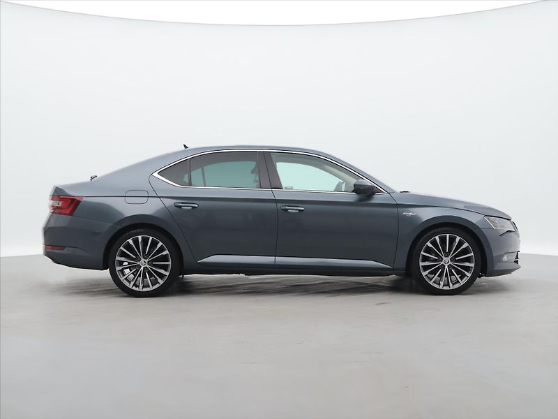 Škoda Superb 2,0 TDI 140kW DSG 4x4 CZ L&K - fotka 8 z 38